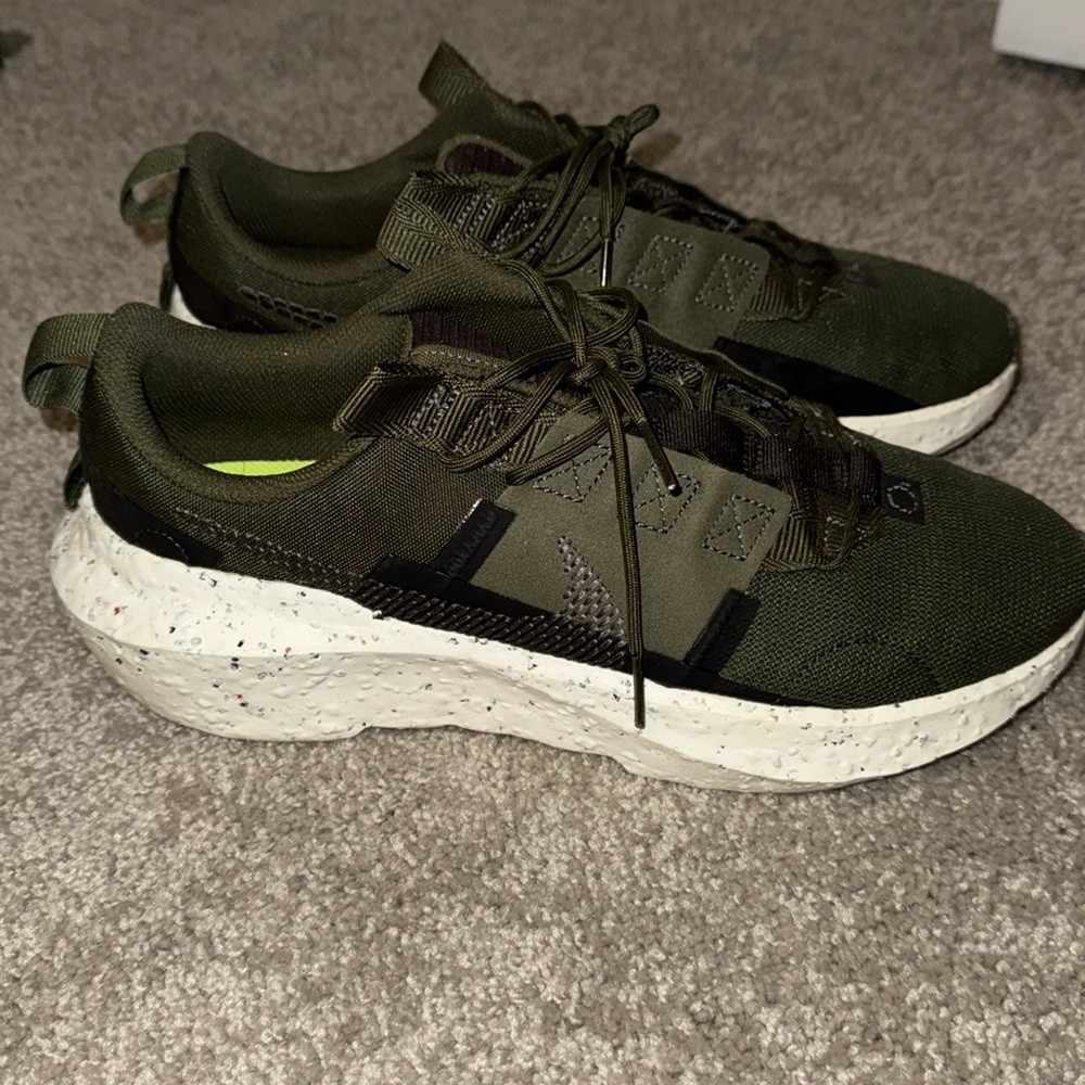 Green Nike tennis shoes- never worn! Size 10 men’s
